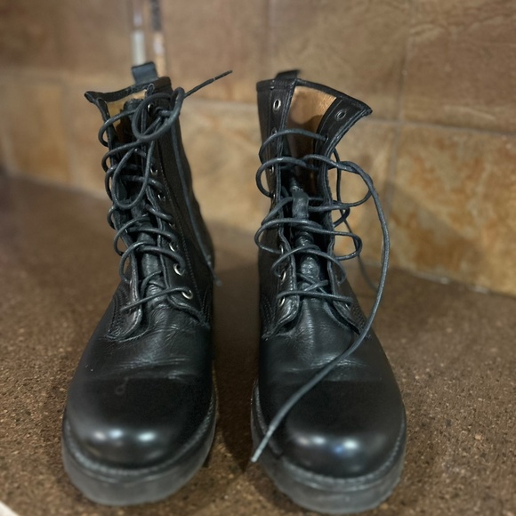 Frye Black Veronica Leather Combat Boots, Biker size 8.5 B - Picture 10 of 16